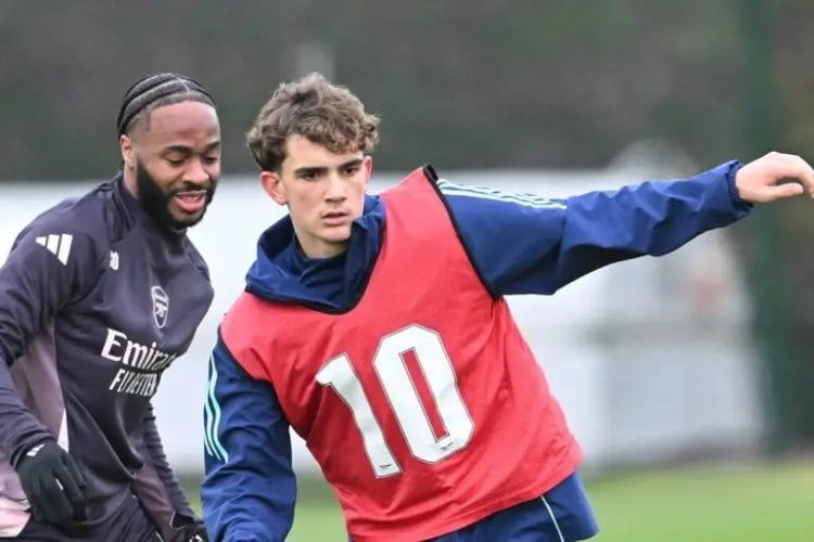  準(zhǔn)“10后”來了？郵報：阿森納可能申請?zhí)乩?5歲道曼在英超出場