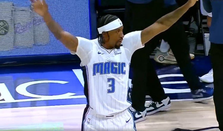  奪冠功臣！波普重回丹佛獲得球隊(duì)現(xiàn)場(chǎng)致敬