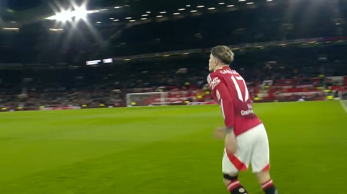  曼聯(lián)半場調整，多古被換下加納喬登場