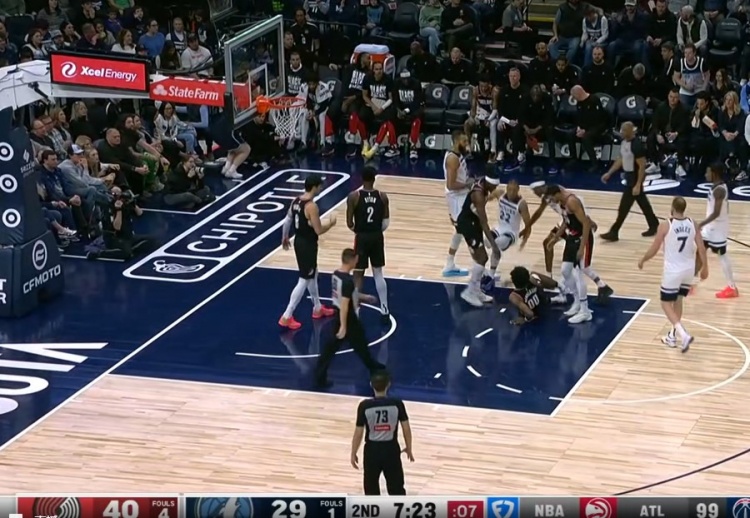  火力壓制！開拓者次節(jié)4分半鐘轟出18-5進攻高潮取得兩位數(shù)領先