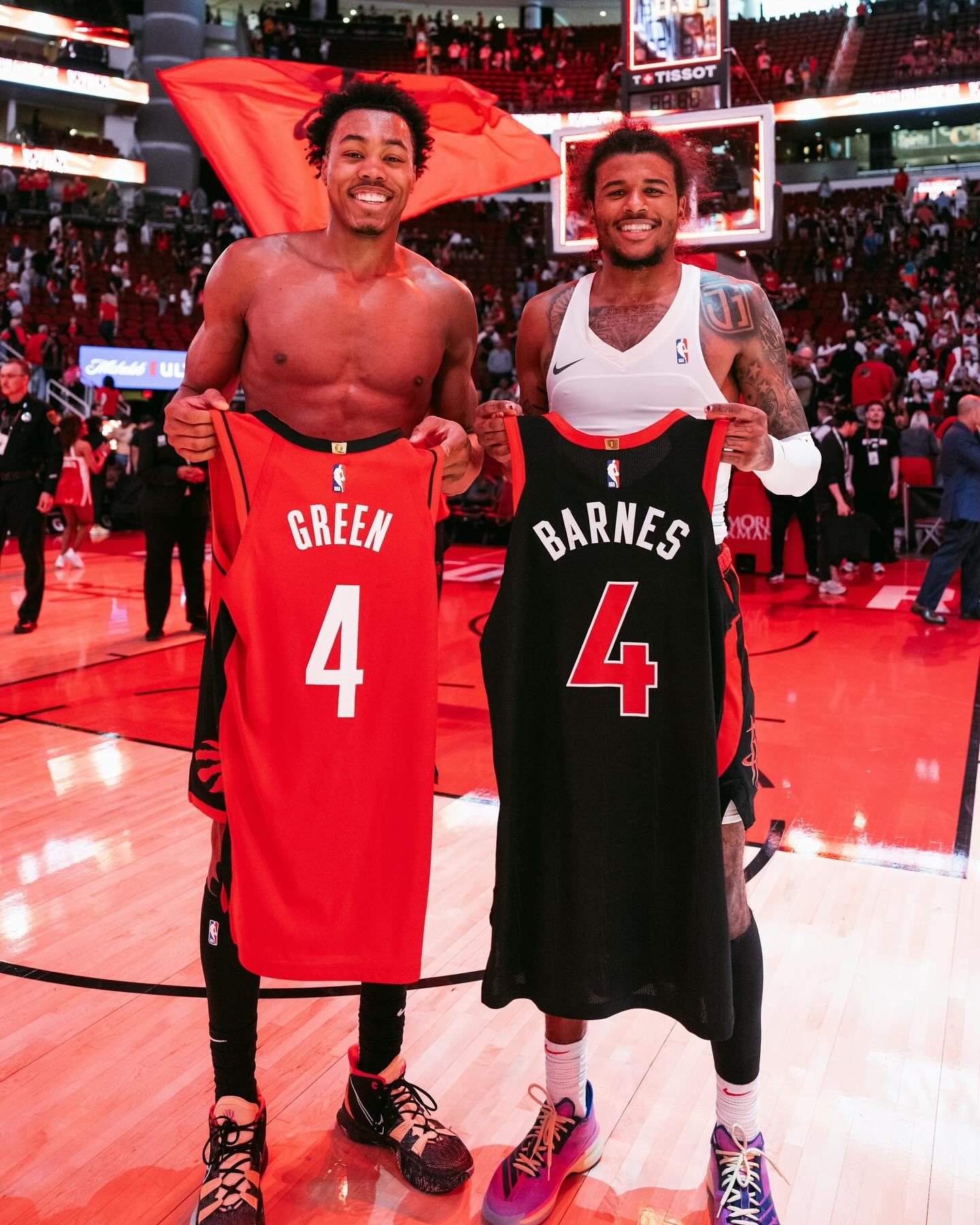  同屆生&兩個(gè)4??號！杰倫-格林賽后和斯科蒂-巴恩斯交換球衣