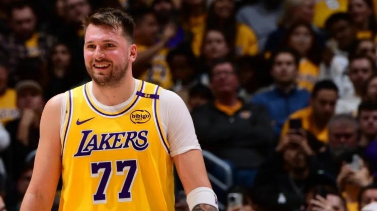  湖人可能...有一點點像那支火箭？