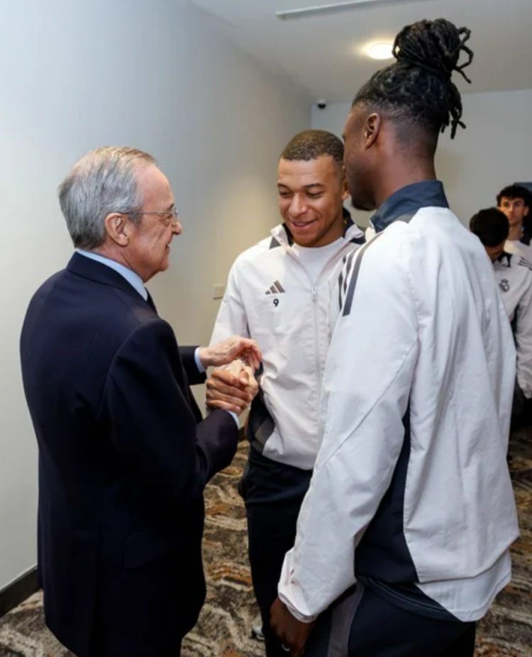  皇馬官方：弗洛倫蒂諾已抵達(dá)曼徹斯特，將現(xiàn)場(chǎng)觀戰(zhàn)皇馬vs曼城