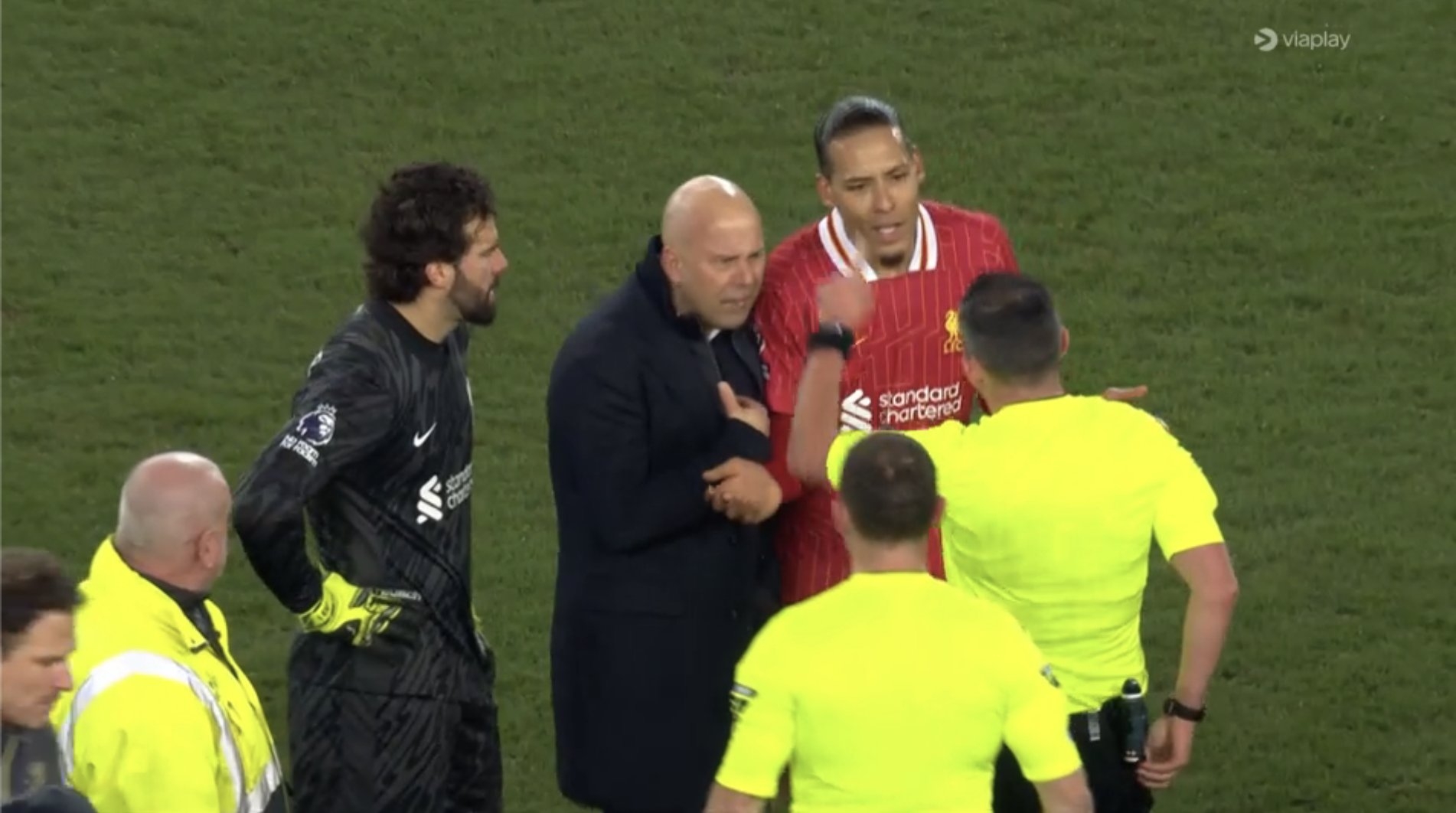  吃到紅牌！利物浦主帥斯洛特?zé)o法回到球場(chǎng)接受賽后采訪