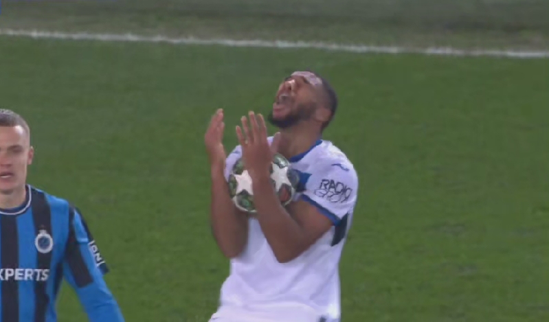  逆天！希恩揮臂誤打?qū)κ直慌悬c&跪地捂臉吶喊，真藍黑遭補時絕殺