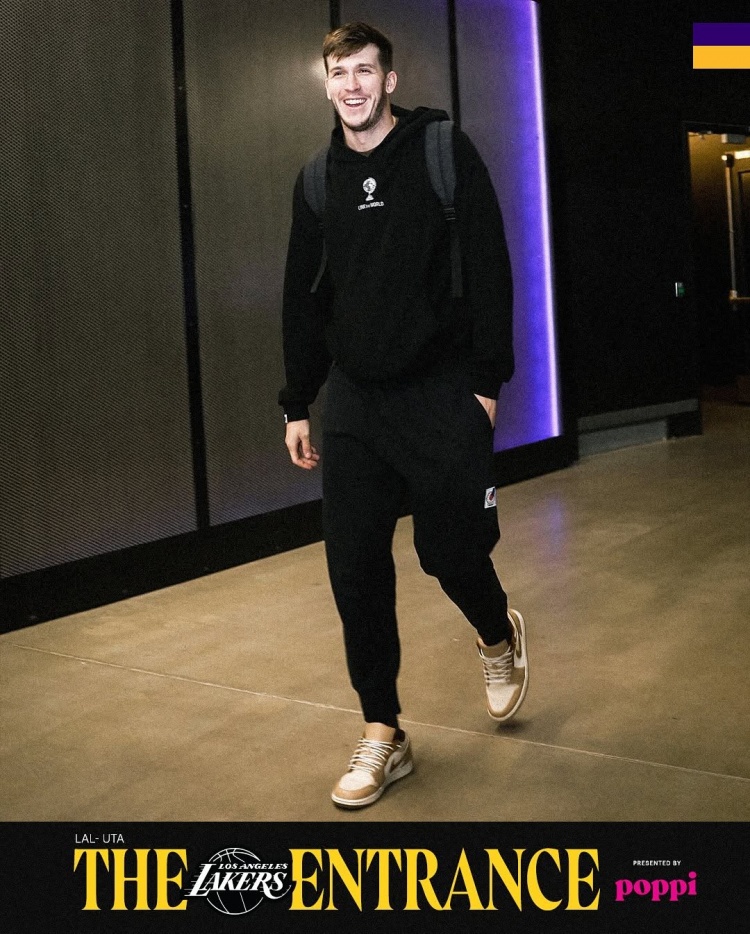  湖人眾將入場(chǎng)穿搭：里夫斯、詹姆斯、東契奇統(tǒng)一黑色衛(wèi)衣??