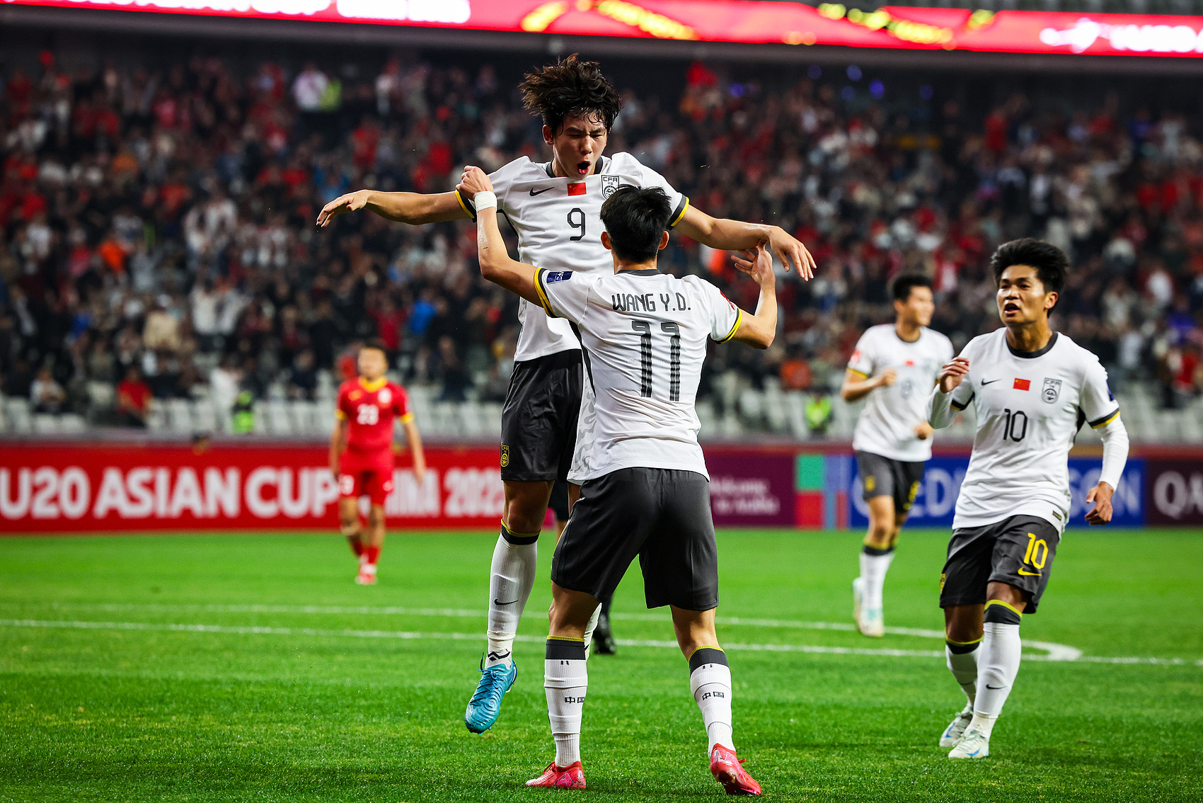  國足未來9號！18歲劉誠宇首開記錄+背身單打造點，2場轟2球