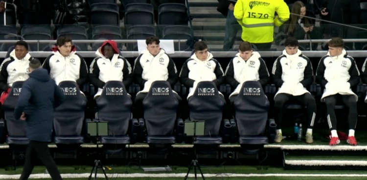  幼兒園！曼聯(lián)替補僅林德洛夫有一線隊出場經(jīng)歷，平均年齡只有19歲