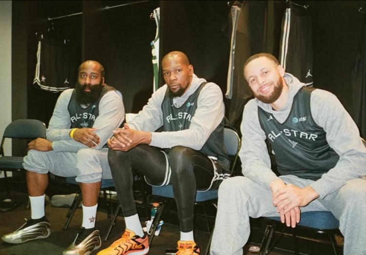  一個(gè)時(shí)代！哈登社媒曬出其與庫(kù)里、杜蘭特合照：老伙計(jì)們！