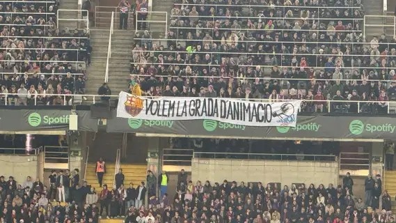  西媒：巴薩球迷在對巴列卡諾時展示抗議橫幅，要求恢復(fù)助威看臺