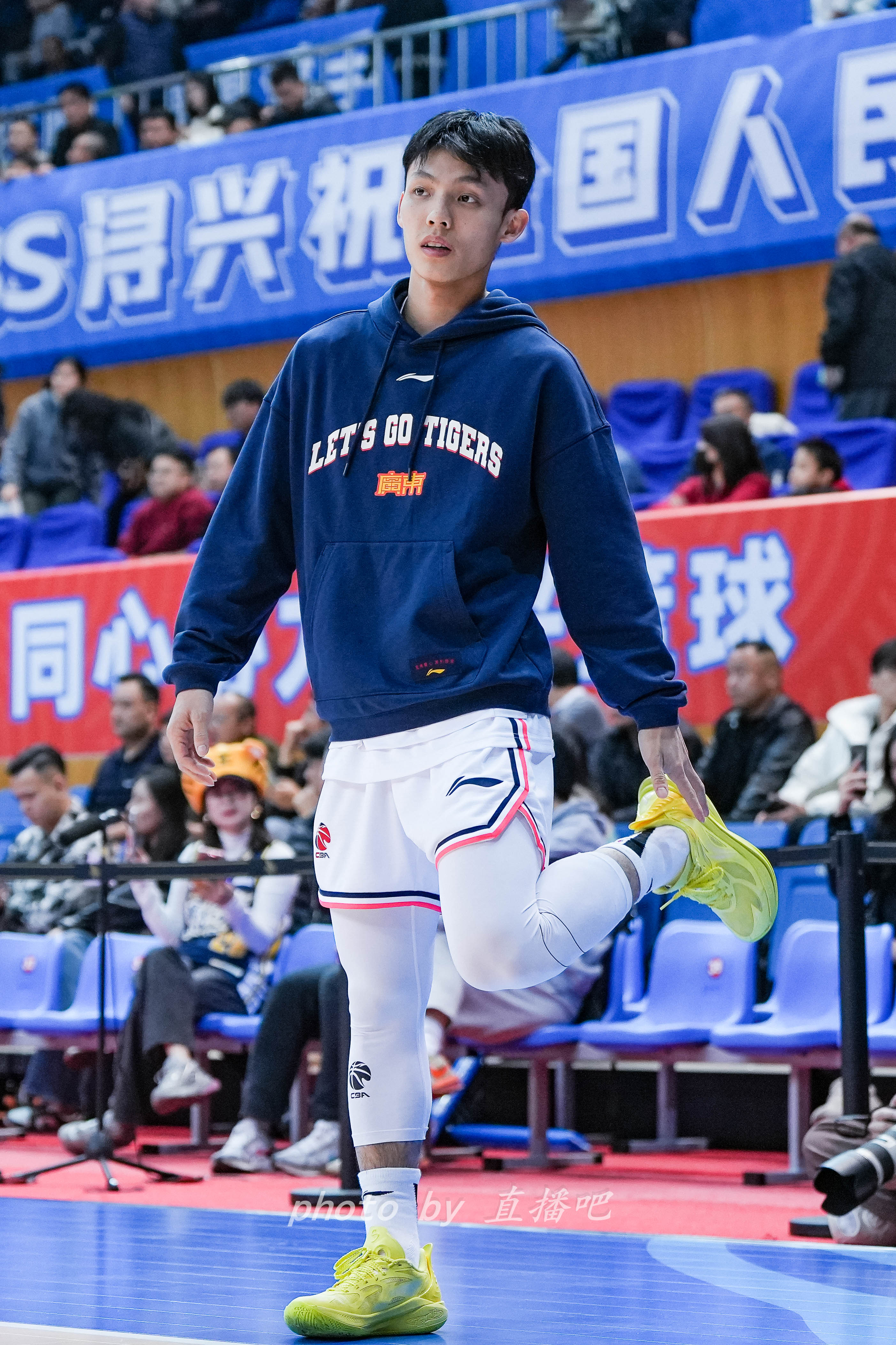  “控球中鋒”！徐杰這身體素質(zhì)有億點(diǎn)東西