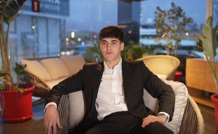  庫巴西：我?？从⒊攸c觀察范迪克 重點學習他的1v1防守和領導力