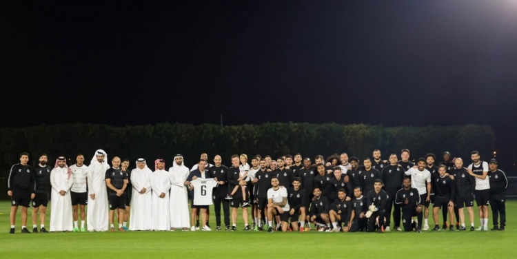  薩德俱樂部社媒曬哈維造訪照片：歡迎回家！