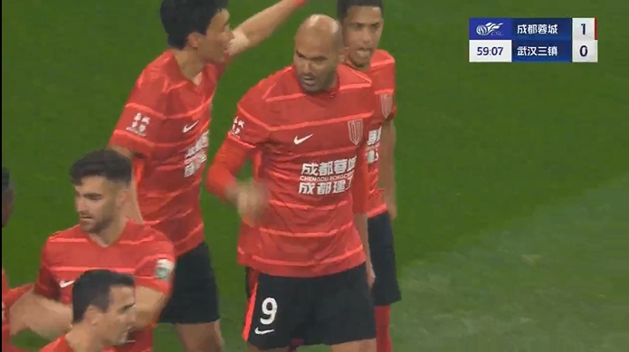 蓉城收獲新賽季首球！費(fèi)利佩弧頂推桿破門，蓉城1-0領(lǐng)先三鎮(zhèn)