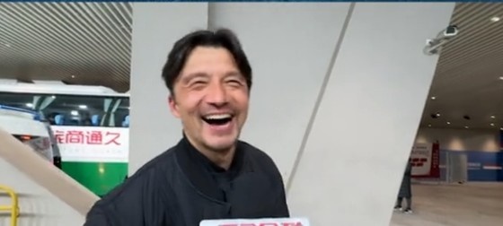  帶孩子和帶球隊(duì)哪個(gè)更累？謝暉笑言：都累，但帶孩子更累