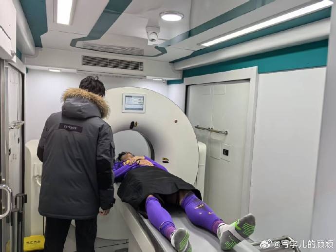  記者：謝維軍初步檢查無(wú)大礙，后續(xù)兩天還要注意觀察