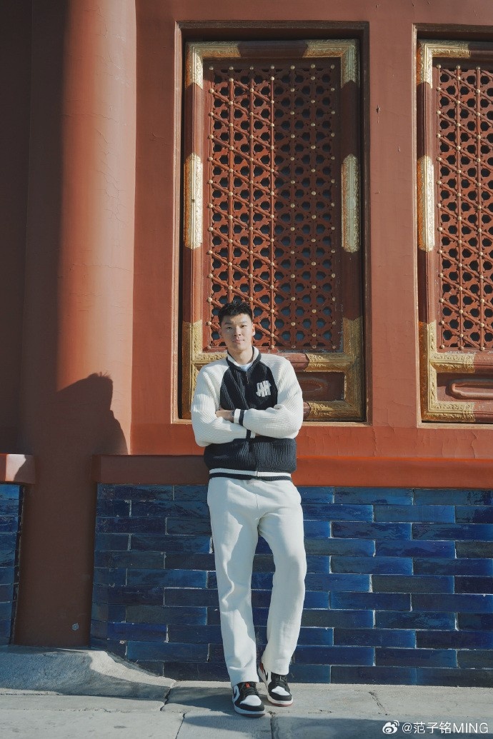  欣賞美景！范子銘更博曬照打卡天壇：比在外面遠(yuǎn)遠(yuǎn)看著帥多了！