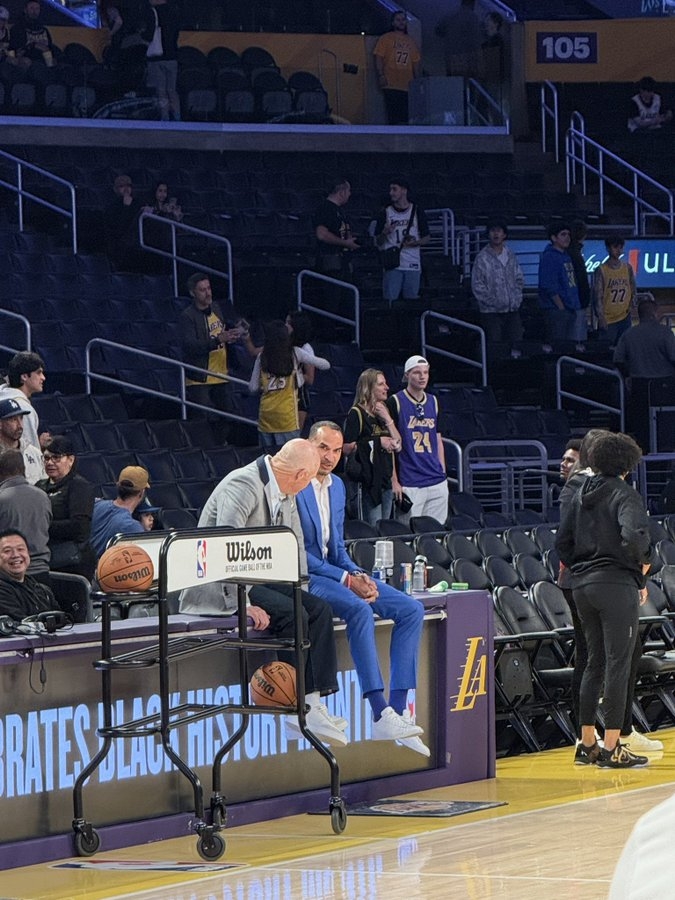  湖人“功臣”？記者調(diào)侃：尼克-哈里森今晚不用躲起來了