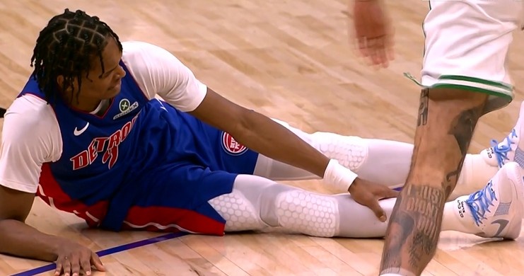  愿無(wú)大礙！奧薩爾進(jìn)攻中無(wú)對(duì)抗抽筋倒地 隨后自己走回板凳席