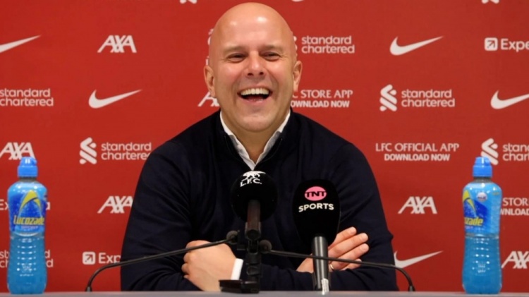  斯洛特：前兩天我兒子告訴我犯了大錯(cuò)，因?yàn)槲艺f(shuō)C羅沒(méi)踢過(guò)英超