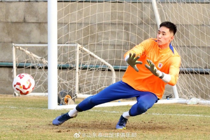  2月27日下午，山東泰山隊(duì)進(jìn)行了與大連英博的賽前官方訓(xùn)練