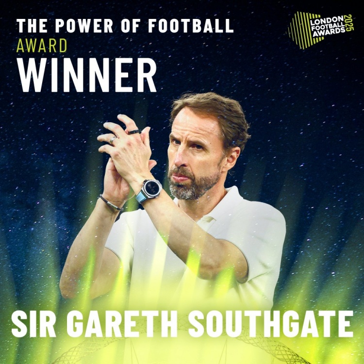  因在球場內(nèi)外影響力，索斯蓋特獲得倫敦足球獎頒發(fā)的足球力量獎