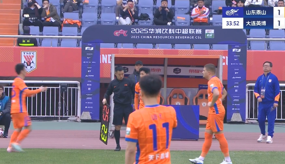  多打一人加強進攻！泰山第34分鐘換人，謝文能換下彭欣力