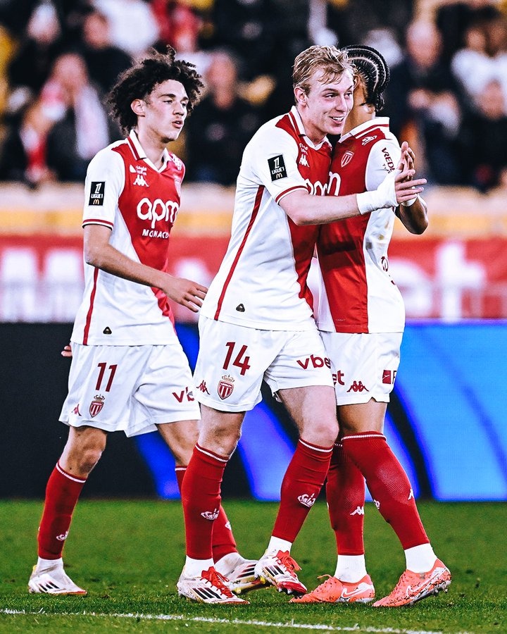  連續(xù)3個主場戴帽！摩納哥新援比雷斯頭7場法甲10球，破伊布紀(jì)錄