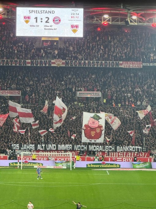  斯圖加特球迷打橫幅嘲諷拜仁：125歲了，道德仍然淪喪