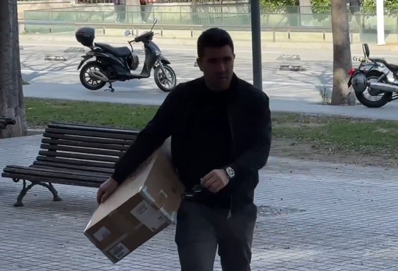  世體：弗里克周五舉辦60歲生日聚會(huì)，德科送給他一個(gè)品牌背包