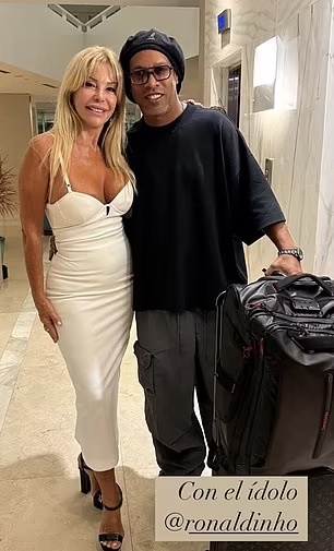  72歲模特曬沖涼視頻被指是小羅拍的，隨后回應(yīng)：不是他