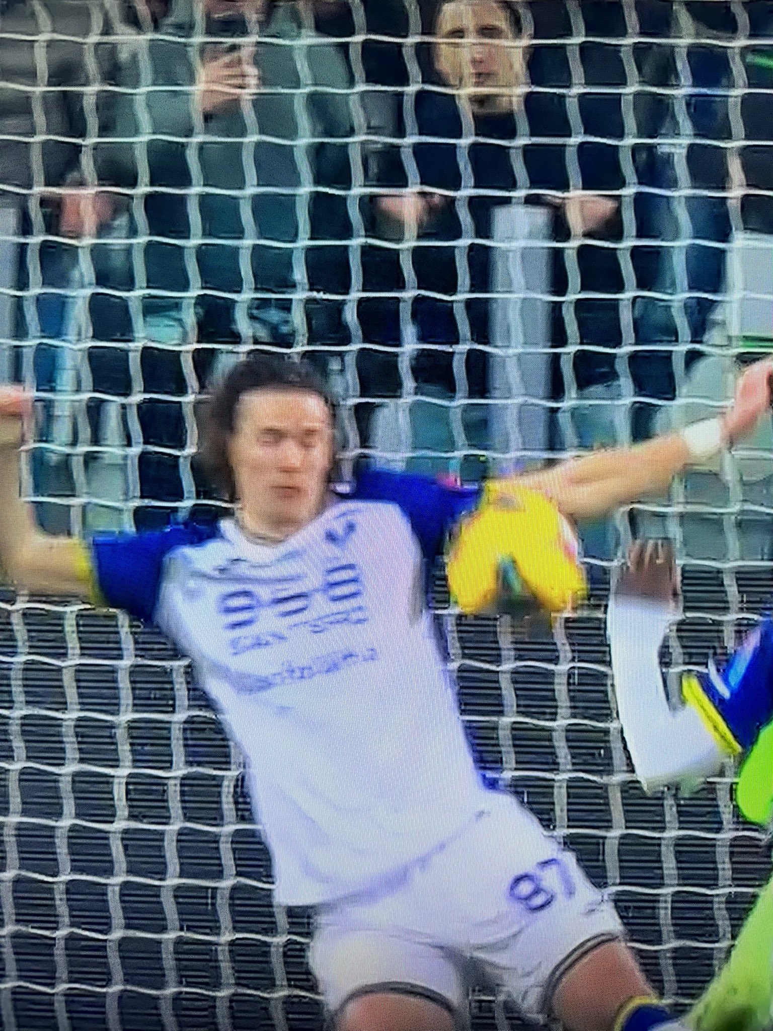  前裁判：維羅納后衛(wèi)手臂阻擋洛卡特利的射門，一般情況都會吹點(diǎn)球