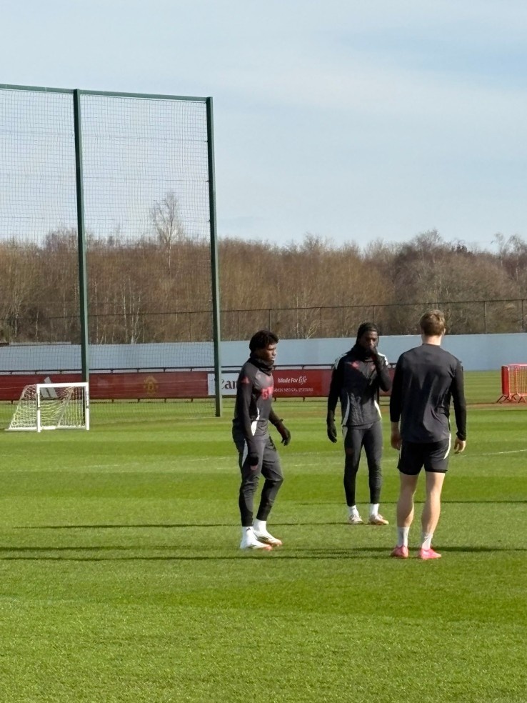  記者報曼聯(lián)訓練情況：馬奎爾&烏加特缺席，加納喬&多古參加訓練