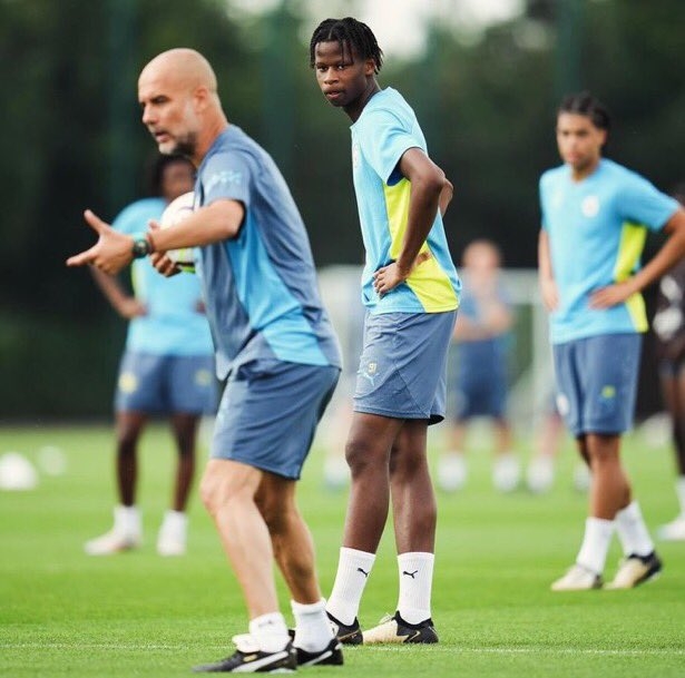  曼城重金買后衛(wèi)，本土青訓(xùn)怎么辦？17歲中衛(wèi)姆富尼力爭(zhēng)更高舞臺(tái)