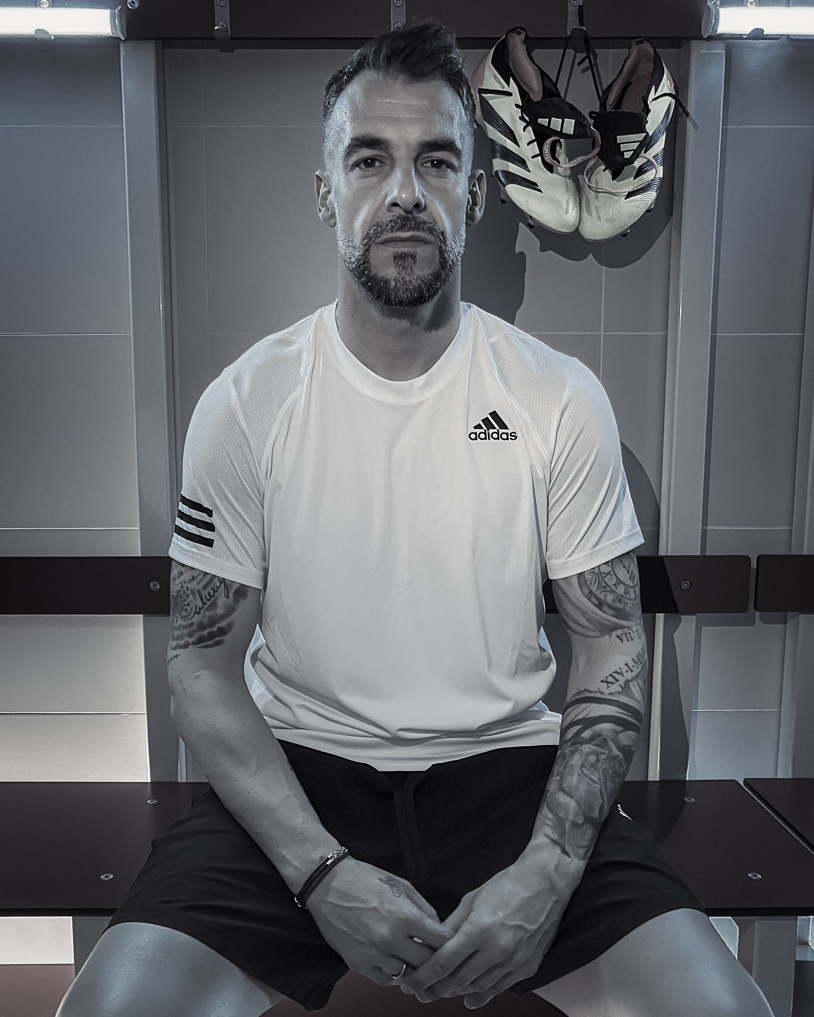  生涯1英超1歐洲杯！官方：39歲內(nèi)格雷多退役，結(jié)束22年職業(yè)生涯