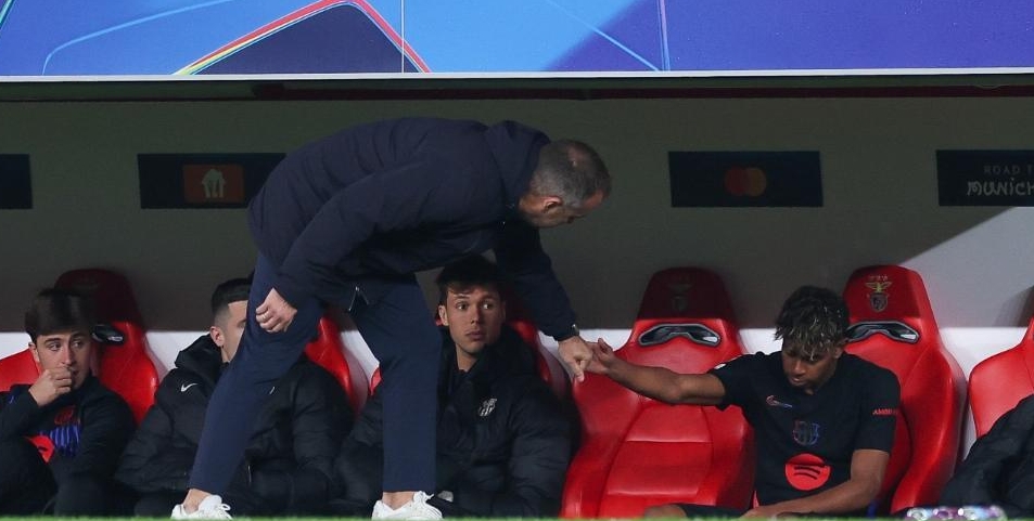  提前被換下！每體：亞馬爾下場(chǎng)后感到沮喪，弗里克上前交談&鼓勵(lì)