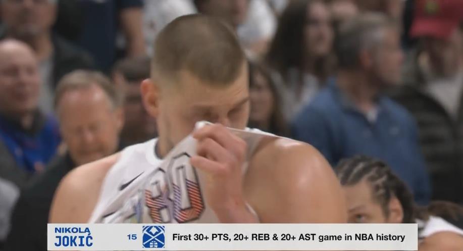  你貸款？轉(zhuǎn)播方字幕：約基奇30+20+20！NBA歷史首人！