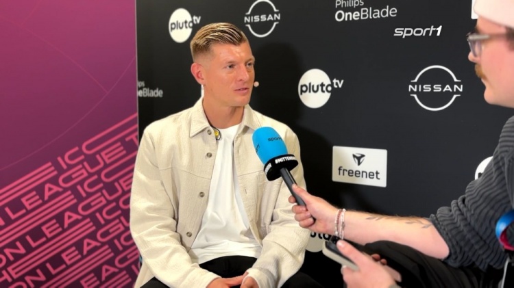  克羅斯參加室內(nèi)五人制比賽并贏球，時隔20余年再與弟弟并肩作戰(zhàn)