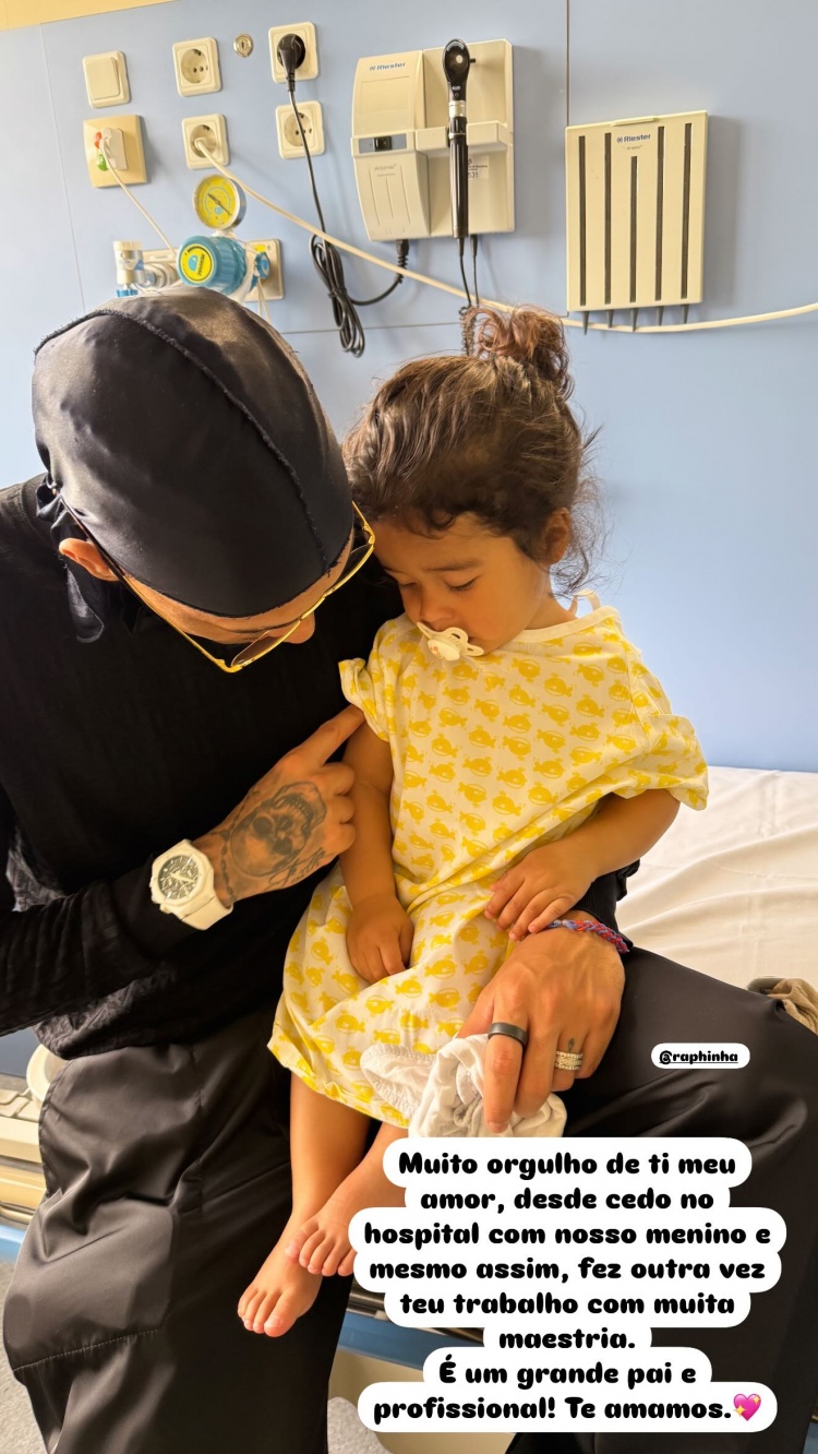  賽前在醫(yī)院照看孩子！妻子社媒感謝拉菲尼亞：親愛(ài)的，我為你驕傲