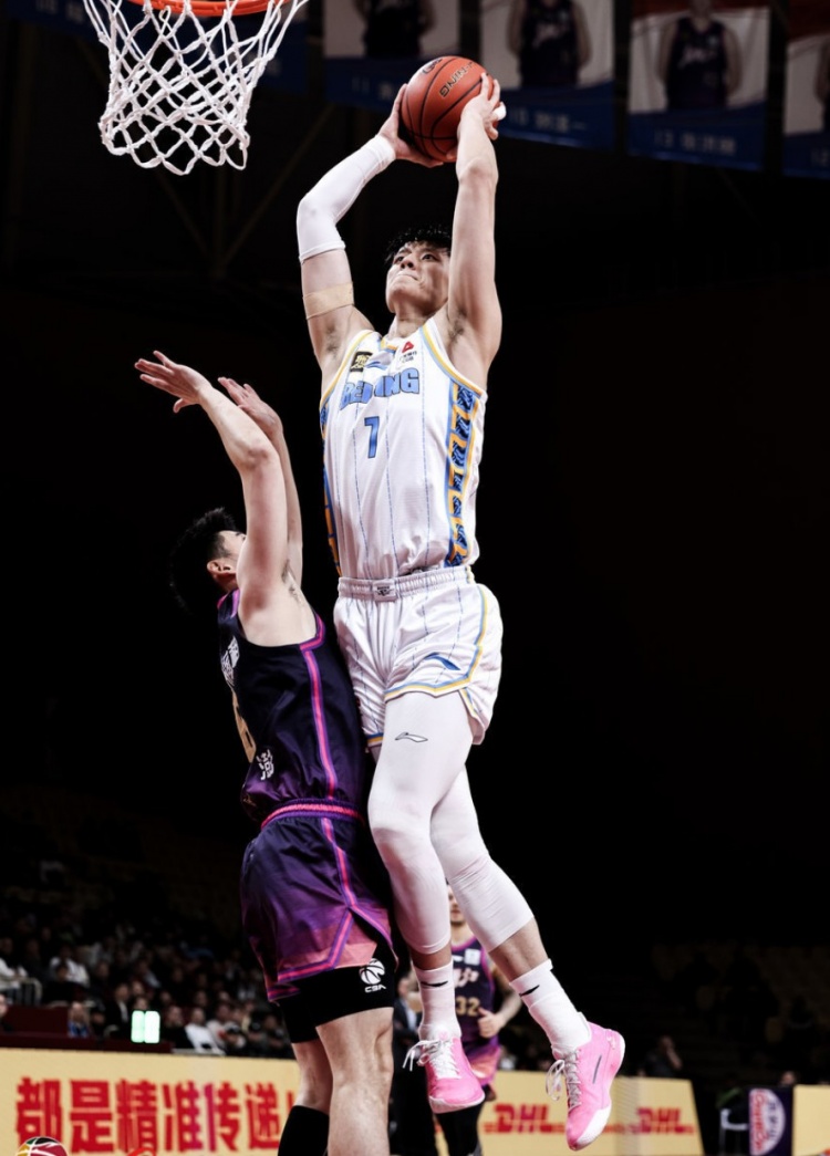  曾凡博：找準定位，一飛沖天？