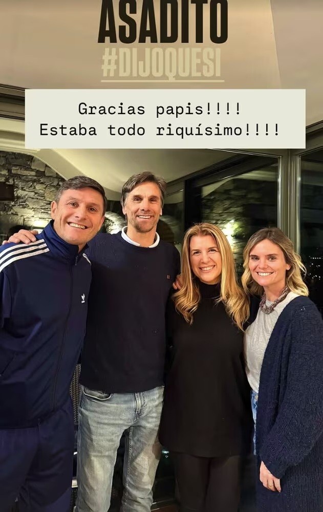  聯(lián)系密切！尼科-帕斯父親到米蘭市和薩內(nèi)蒂共進晚餐，并合影留念