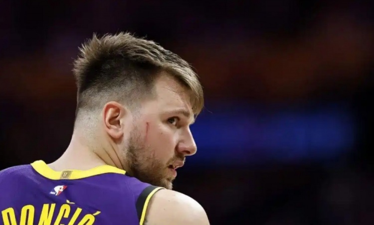  湖人該怎么續(xù)約東契奇？ 他的利益最大化如何體現(xiàn)？