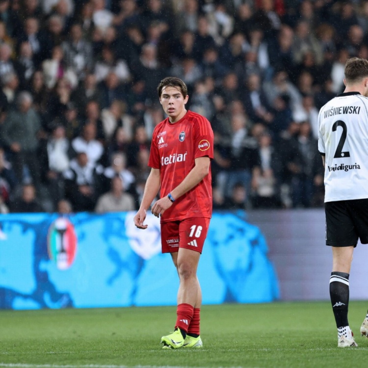  羅體：布馮的兒子路易斯在捷克U18隊(duì)打進(jìn)首球，4-1戰(zhàn)勝法國U18