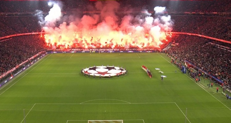  球迷在對陣藥廠時燃放煙火，拜仁被罰款5萬歐+關(guān)閉部分球場看臺