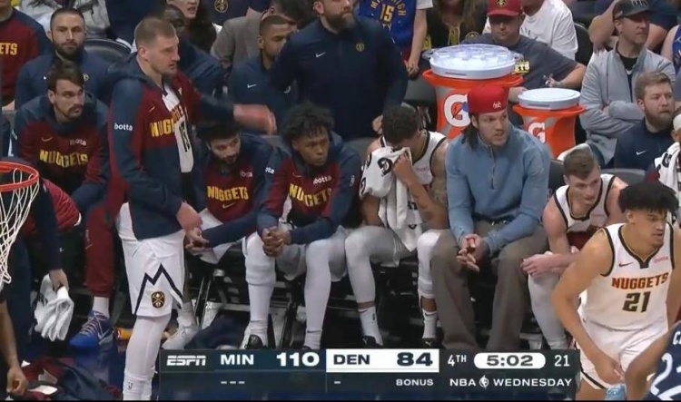  落后26分之多！掘金末節(jié)還剩5分鐘換上替補練兵 投子認負！