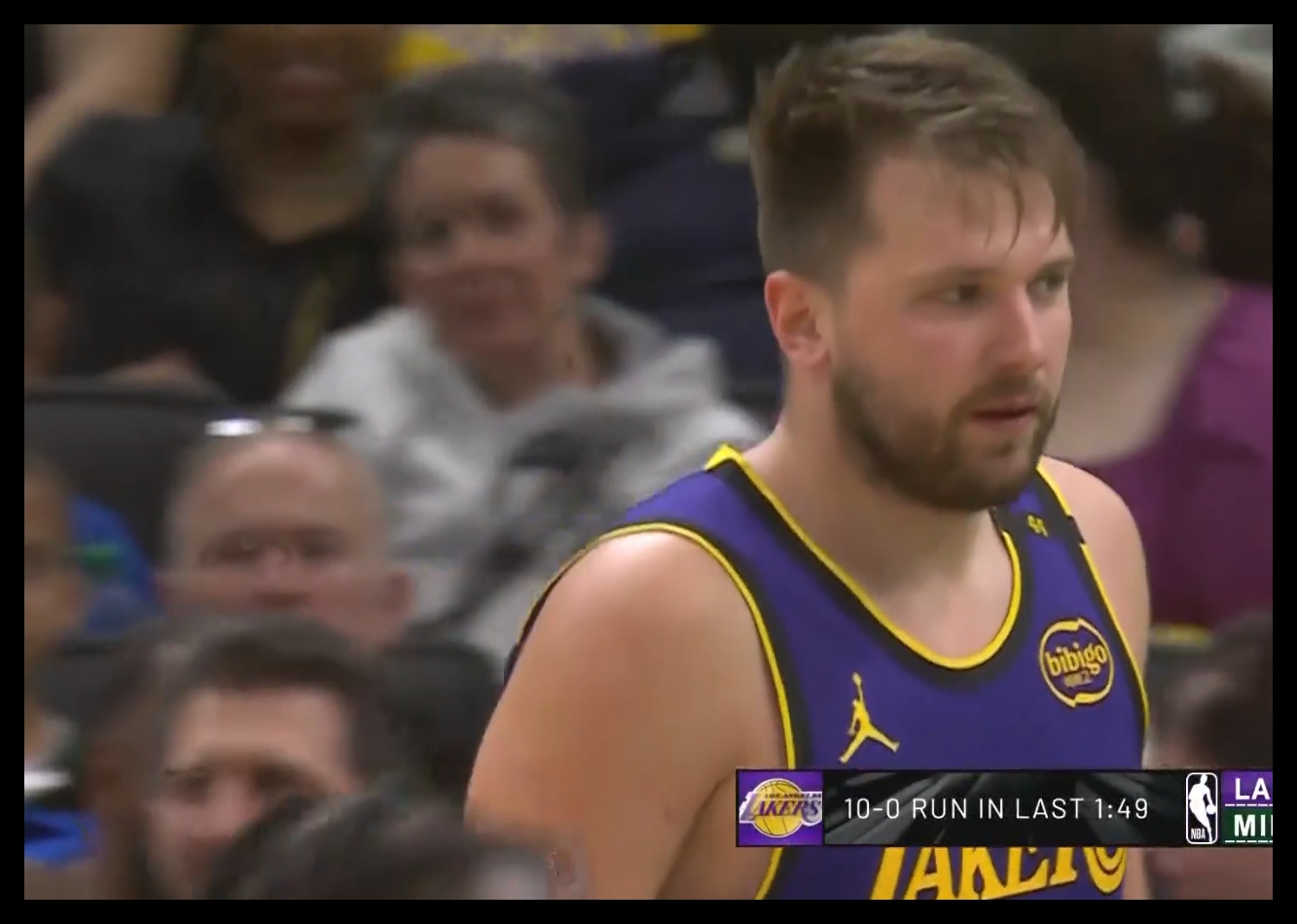  太強(qiáng)了！東契奇撤步金雞獨(dú)立后仰三分也能進(jìn) 上來就打了個(gè)10-0！