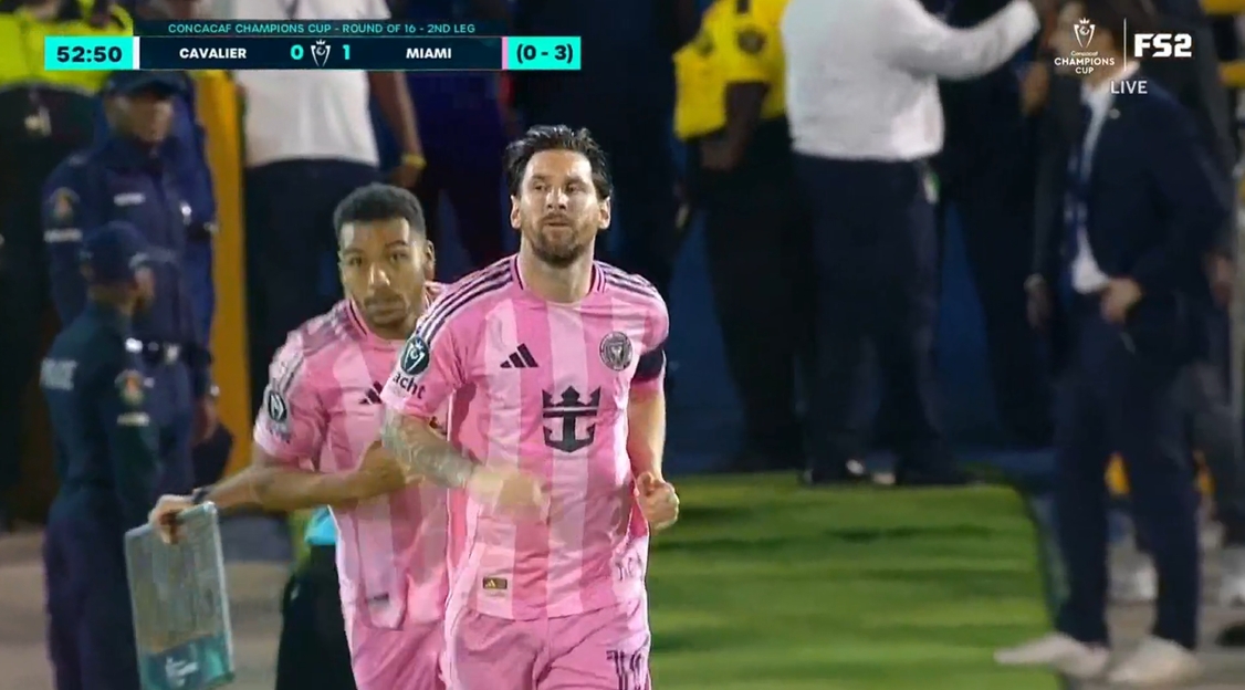  他來了！比賽第53分鐘梅西替補(bǔ)上場，蘇亞雷斯、布斯克茨被換下