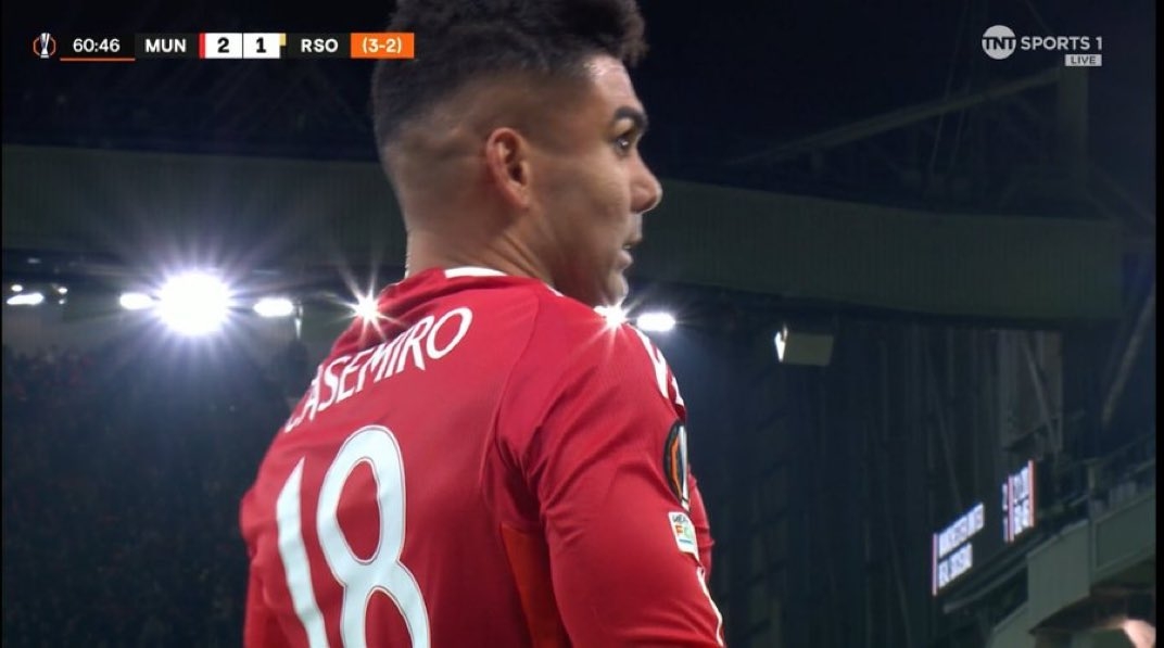  表情一言難盡！達(dá)洛特后場(chǎng)被斷，卡塞米羅迅速補(bǔ)防飛鏟解圍