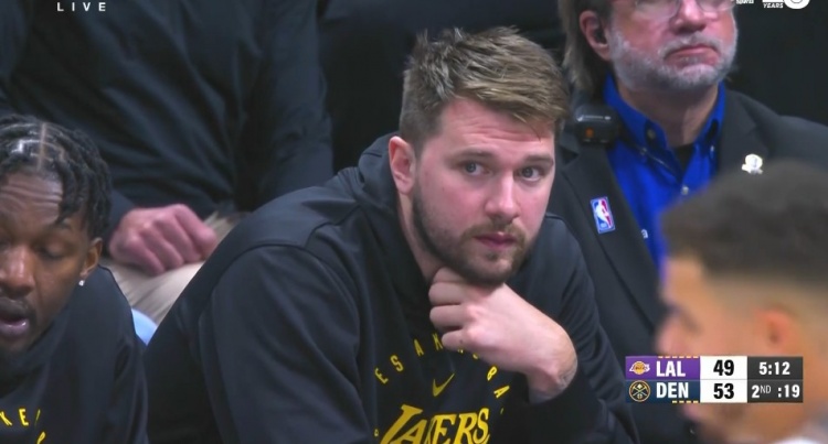  愛莫能助??！東契奇本場缺陣 坐在場邊觀戰(zhàn)