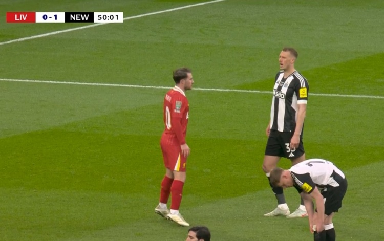  沒做針對(duì)性部署？下半場角球防守，麥卡踮腳對(duì)位丹伯恩仍矮一頭